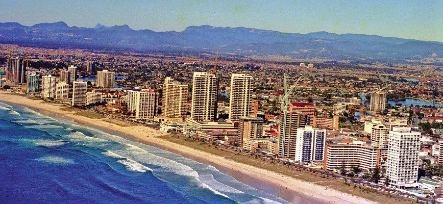 GOLD COAST, AUSTRALIA - MARCH 25, 2008: People walk in Surfers Paradise,  Gold Coast, Australia. With more than 500,000 people, it is the 6th most  popu Stock Photo - Alamy